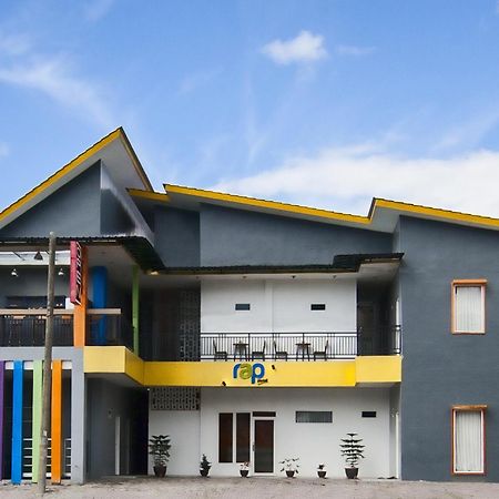 Vaccinated Staff - OYO 1095 RAP Hotel Balige Exterior foto