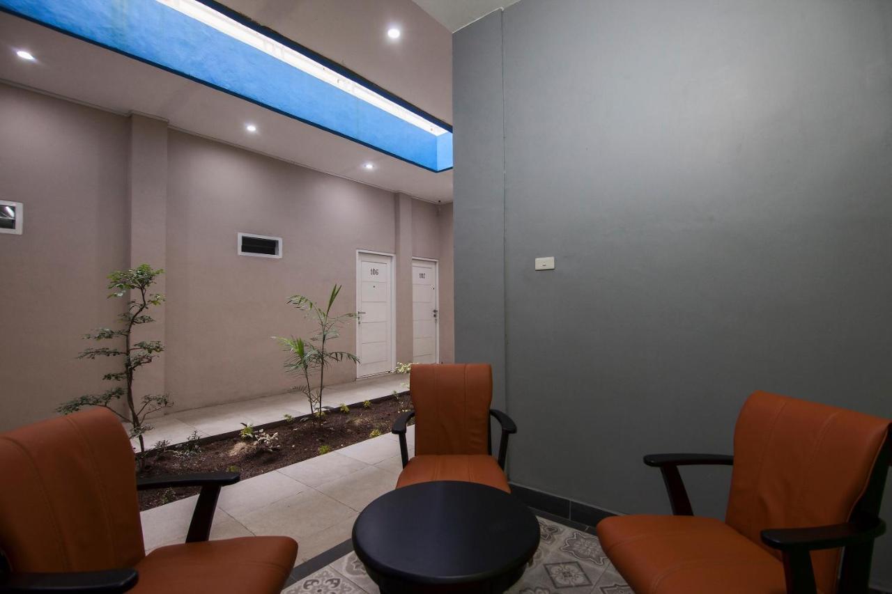 Vaccinated Staff - OYO 1095 RAP Hotel Balige Exterior foto